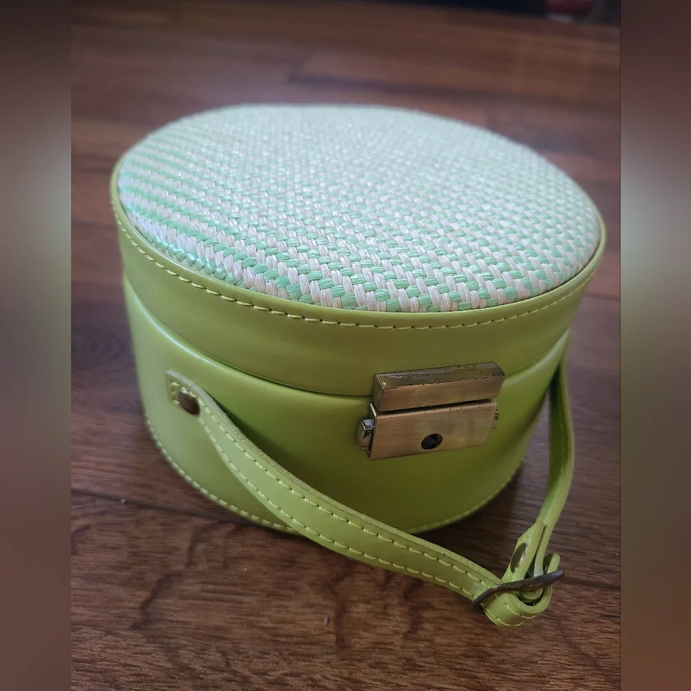 Vintage Mint Green Jewelry Travel Organizer Case with lock and key